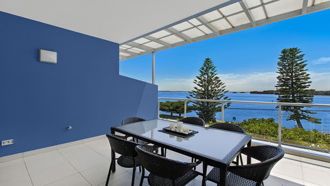 Lakeside Waterfront Apartment The Entrance - SA Accommodation 32