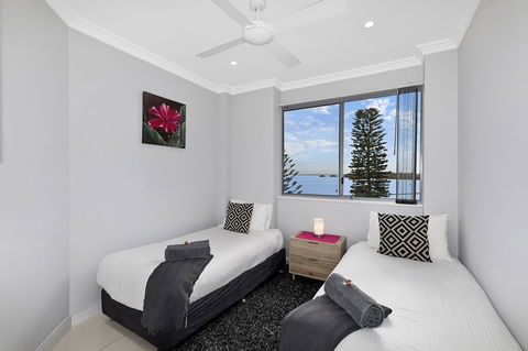 Lakeside Waterfront Apartment The Entrance - SA Accommodation 9