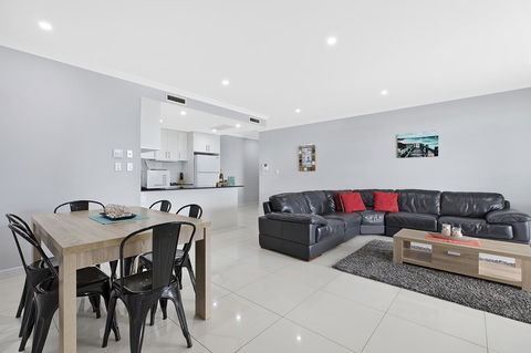 Lakeside Waterfront Apartment The Entrance - SA Accommodation 5
