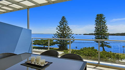 Lakeside Waterfront Apartment The Entrance - SA Accommodation 0