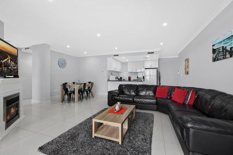 Lakeside Waterfront Apartment The Entrance - SA Accommodation 4