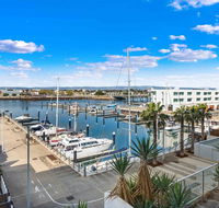 Port Adelaide Executive Waterfront Apartment - SA Accommodation