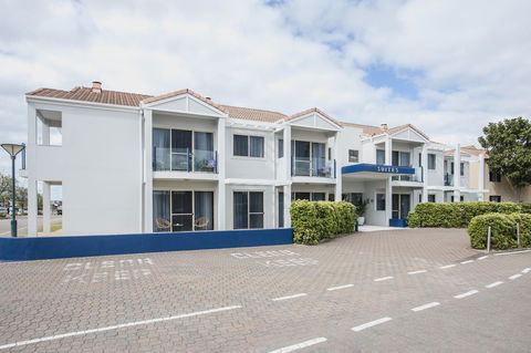 Marina Hotel - SA Accommodation 19