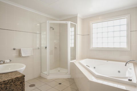 Marina Hotel - SA Accommodation 2