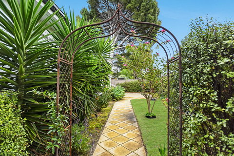 Ainslie Roberts Drive Retreat - SA Accommodation 15