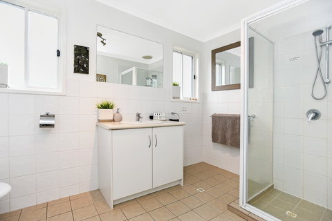 Ainslie Roberts Drive Retreat - SA Accommodation 5