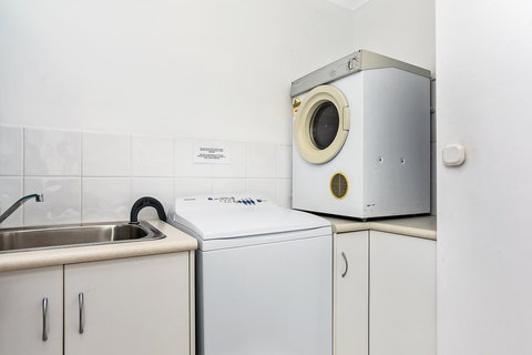 Ainslie Roberts Drive Retreat - SA Accommodation 10