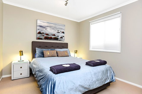 Ainslie Roberts Drive Retreat - SA Accommodation 4