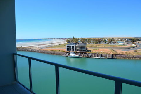 Wallaroo Marina Luxury Apartment - SA Accommodation 6