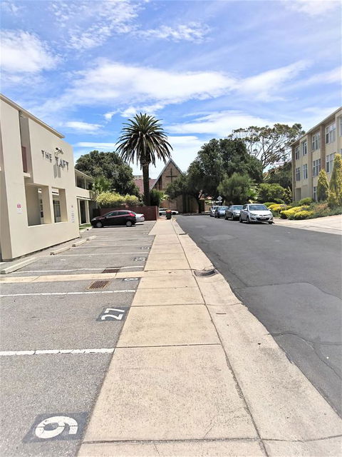 Hi 5 Glenelg Studio Apartment - SA Accommodation 16