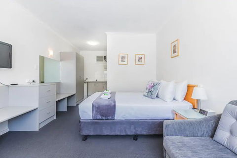 Hi 5 Glenelg Studio Apartment - SA Accommodation 2