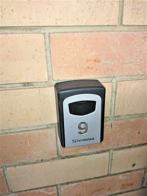 Hi 5 Glenelg Studio Apartment - SA Accommodation 13