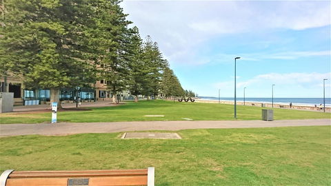 Hi 5 Glenelg Studio Apartment - SA Accommodation 25