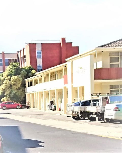 Hi 5 Glenelg Studio Apartment - SA Accommodation 17