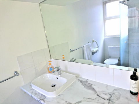 Hi 5 Glenelg Studio Apartment - SA Accommodation 9