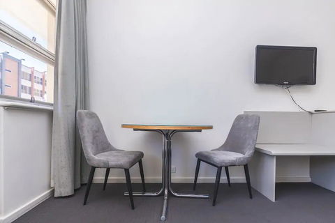Hi 5 Glenelg Studio Apartment - SA Accommodation 4