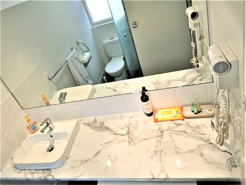 Hi 5 Glenelg Studio Apartment - SA Accommodation 5