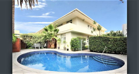 Hi 5 Glenelg Studio Apartment - SA Accommodation 0