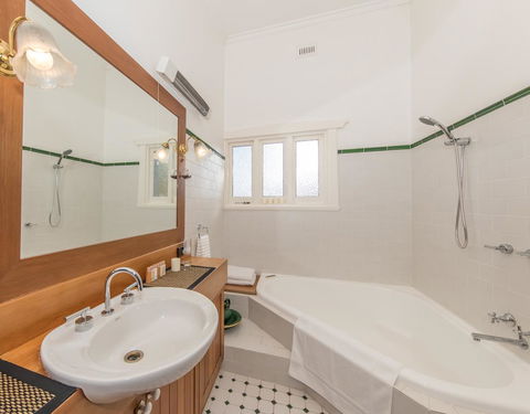 The Tudor House - SA Accommodation 15