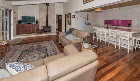 The Tudor House - SA Accommodation 5