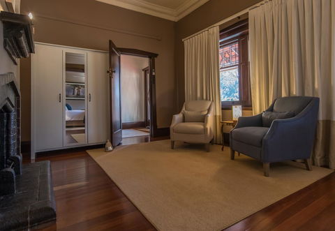 The Tudor House - SA Accommodation 3