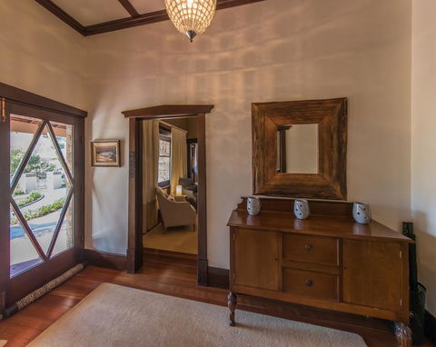 The Tudor House - SA Accommodation 4