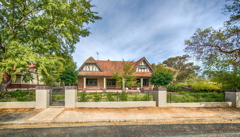 The Tudor House - SA Accommodation 21