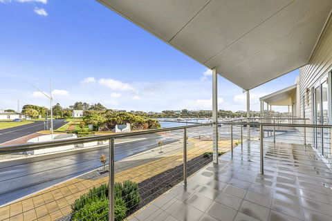 Aloha Waterfront Properties - SA Accommodation 23