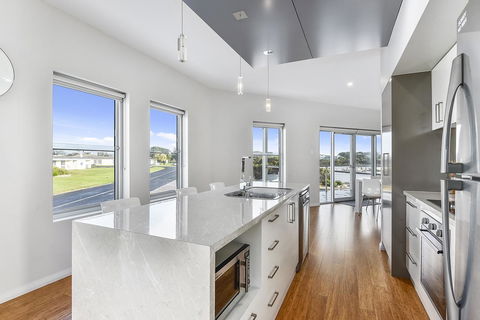 Aloha Waterfront Properties - SA Accommodation 15
