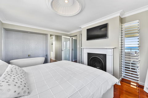 Aloha Waterfront Properties - SA Accommodation 12