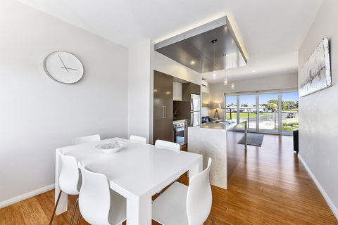 Aloha Waterfront Properties - SA Accommodation 27