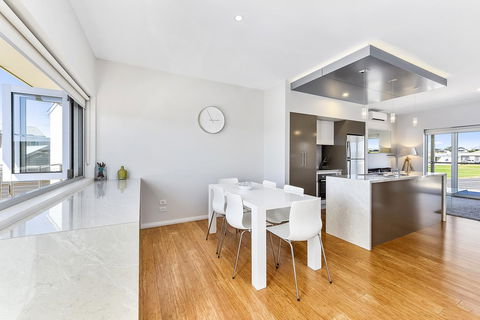 Aloha Waterfront Properties - SA Accommodation 28