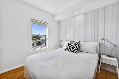 Aloha Waterfront Properties - SA Accommodation 19