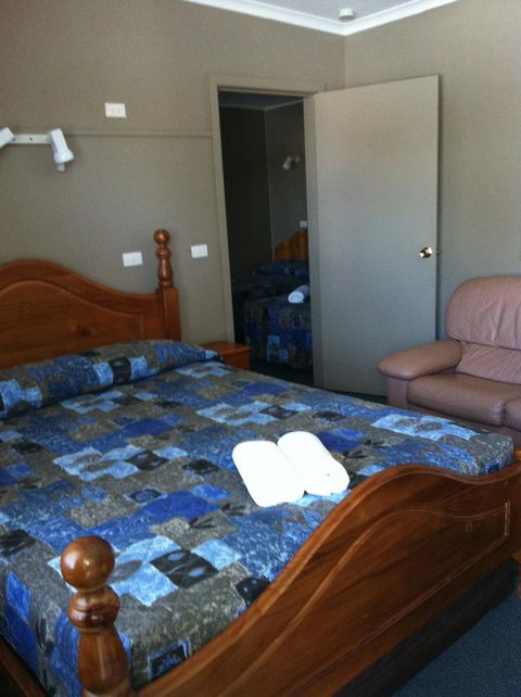 Ardeanal Motel - SA Accommodation 12