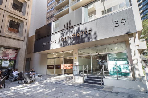 York Apartments On Grenfell - SA Accommodation 7