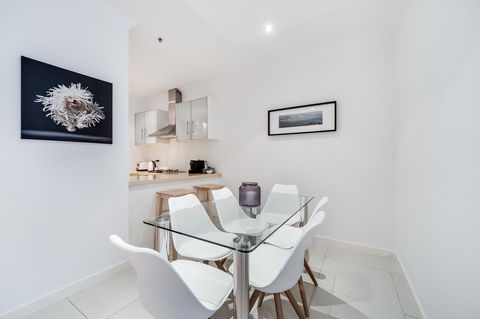 York Apartments On Grenfell - SA Accommodation 6