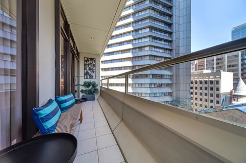 York Apartments On Grenfell - SA Accommodation 11