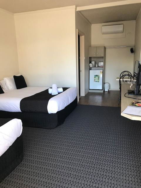 Bay Motel Hotel - SA Accommodation 3