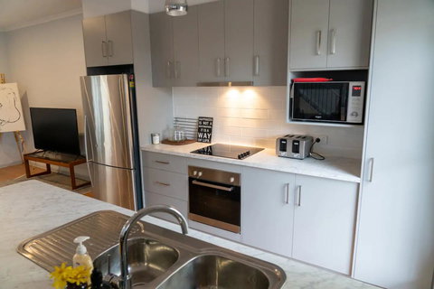 Gawler Townhouse 3 Bedroom - SA Accommodation 2