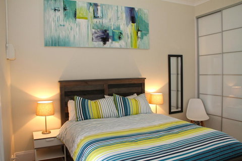 Smugglers Inn Studio Apartments - SA Accommodation 12