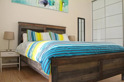 Smugglers Inn Studio Apartments - SA Accommodation 13