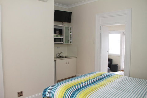 Smugglers Inn Studio Apartments - SA Accommodation 15