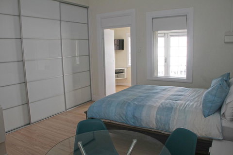 Smugglers Inn Studio Apartments - SA Accommodation 6