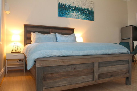 Smugglers Inn Studio Apartments - SA Accommodation 5