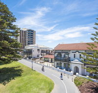 Seawall Apartments - SA Accommodation