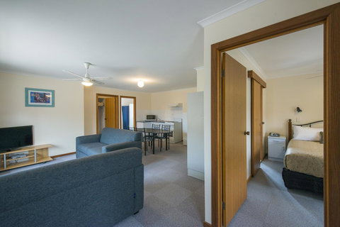 Port Vincent Motel & Apartments - SA Accommodation 17