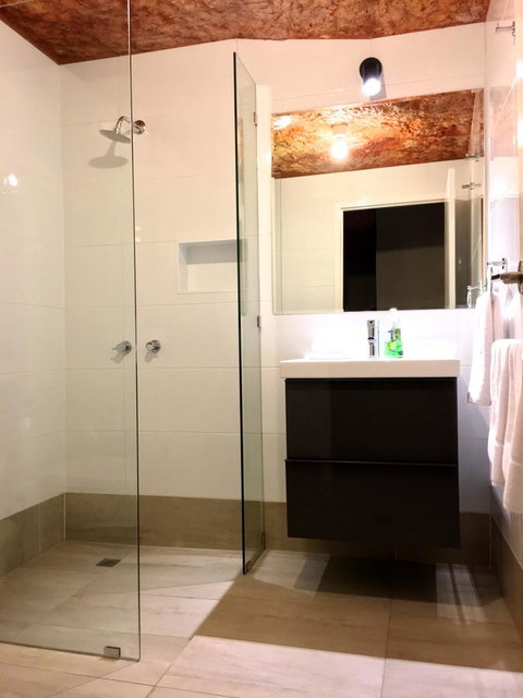 The Lookout Cave Underground Motel - SA Accommodation 11