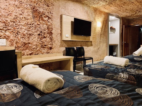 The Lookout Cave Underground Motel - SA Accommodation 3