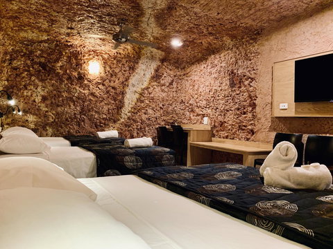 The Lookout Cave Underground Motel - SA Accommodation 5