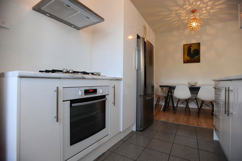 Glenelg Holiday Apartments-The Broadway - SA Accommodation 3